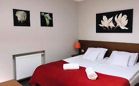 Astral - Private Rooms Close To Airport & Ptak Expo